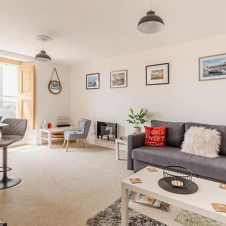 Modern Flat With Island Views In Heart Of Тенбі Екстер'єр фото