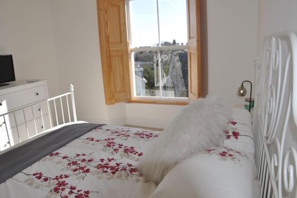 Modern Flat With Island Views In Heart Of Тенбі Екстер'єр фото