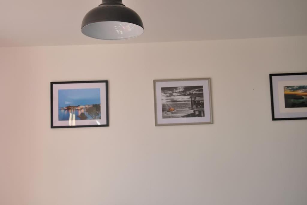 Modern Flat With Island Views In Heart Of Тенбі Екстер'єр фото