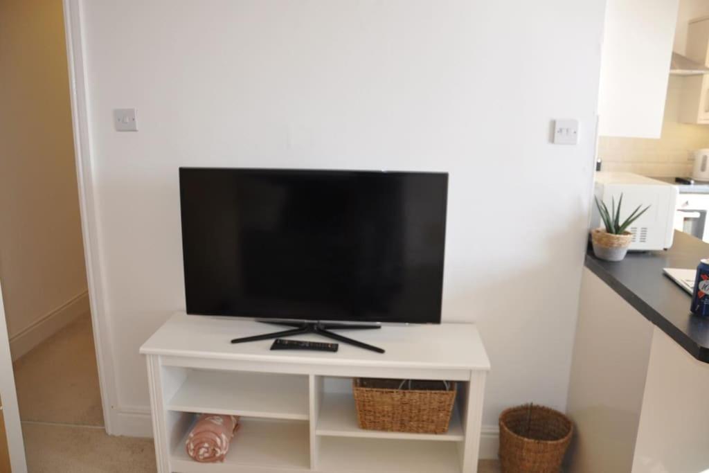 Modern Flat With Island Views In Heart Of Тенбі Екстер'єр фото
