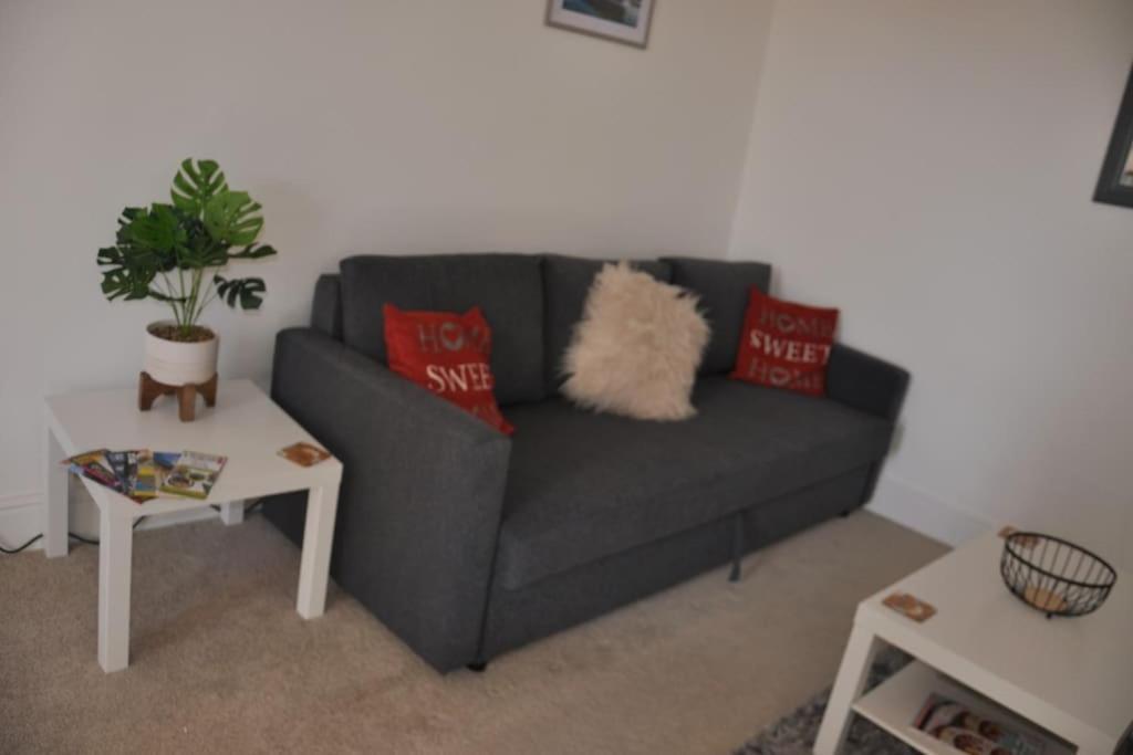Modern Flat With Island Views In Heart Of Тенбі Екстер'єр фото