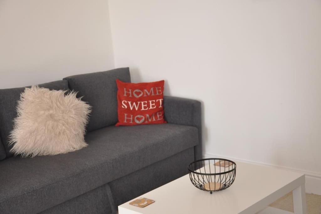 Modern Flat With Island Views In Heart Of Тенбі Екстер'єр фото